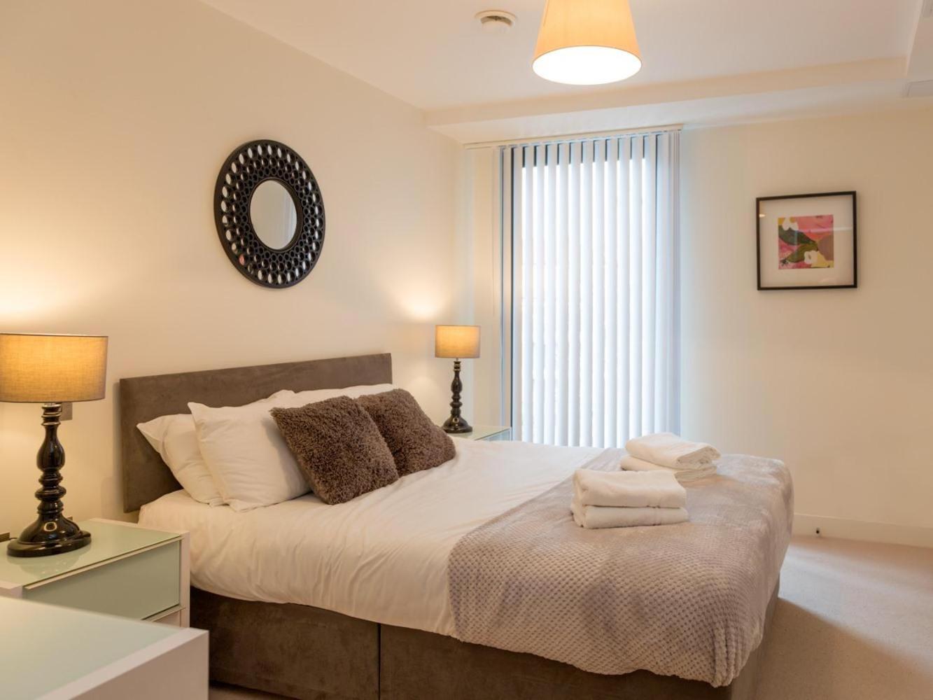 Central Tower Bridge Apartment Лондон Номер фото