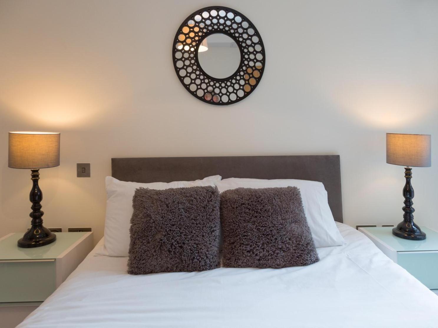Central Tower Bridge Apartment Лондон Номер фото